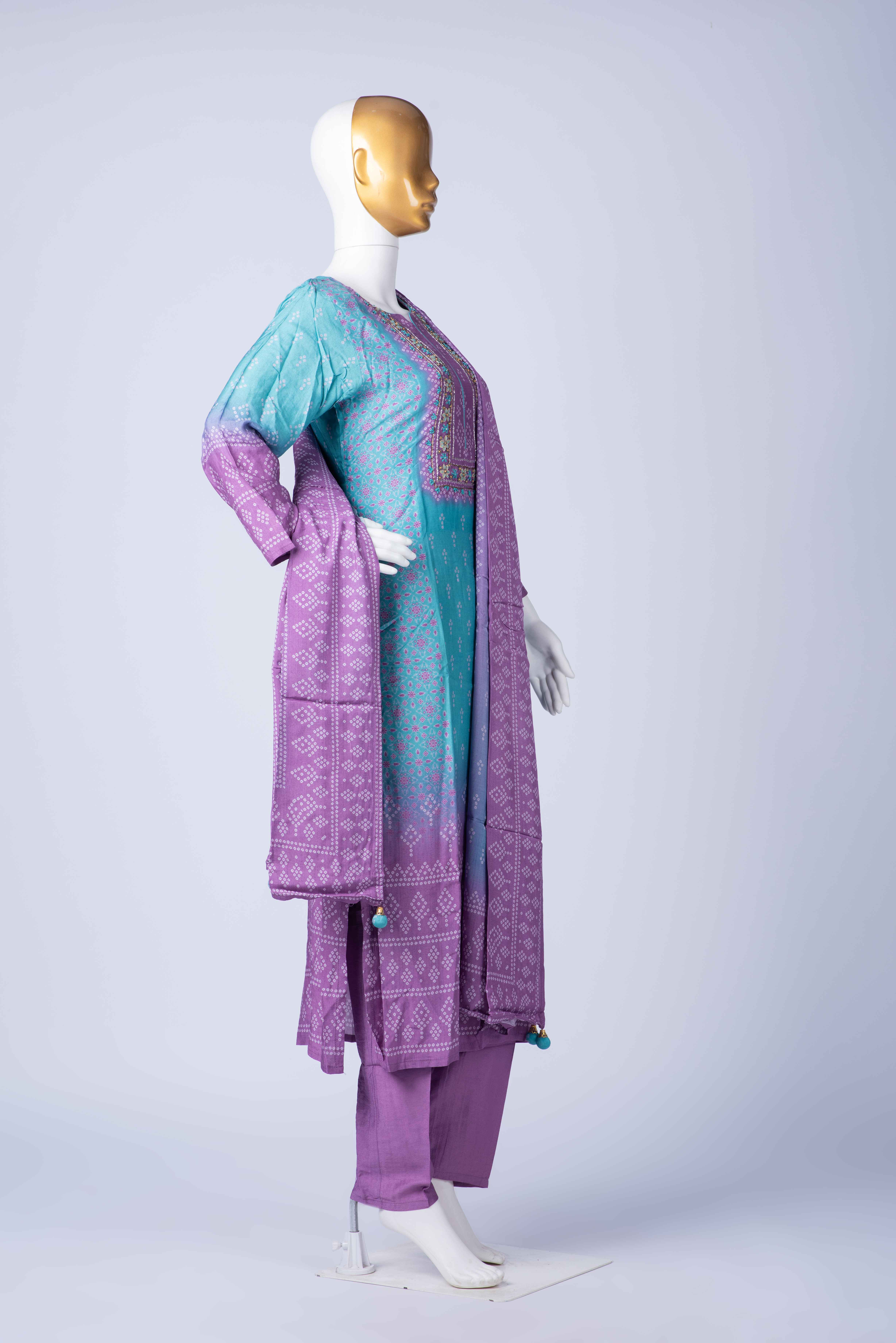 Elegant Designer Suit - Image 3